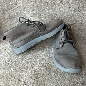 UGG Kids Grey Suede Chukka Boots waterproof size 2 threadlite